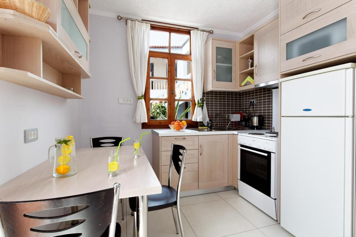 Giorgi'S Blue Apartments Kalathas Eksteriør bilde